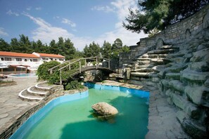 Outdoor pool, pool umbrellas, pool loungers - GHotels Macedonian Sun (Kassandra)