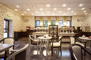 Desayuno buffet todos los días (con cargo)