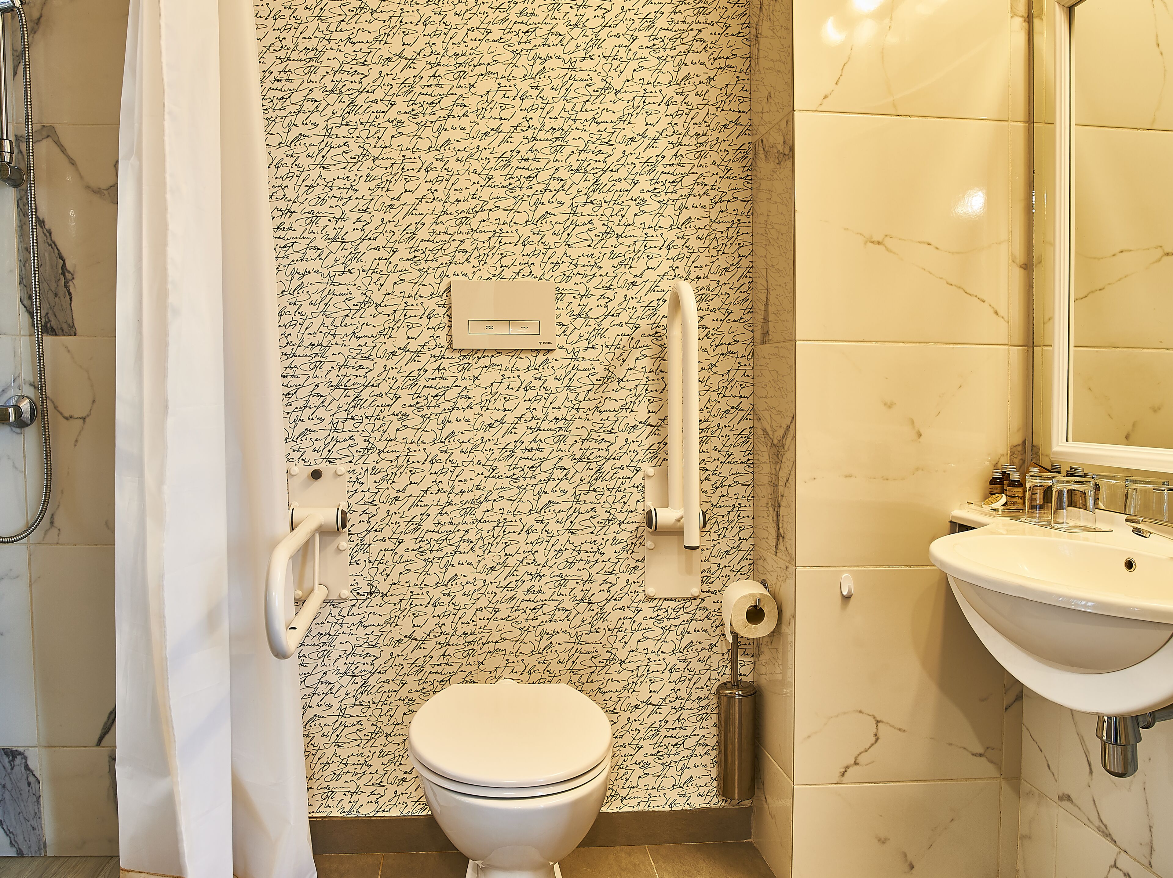 business double room | bathroom | free toiletries, hair dryer, bathrobes, slippers