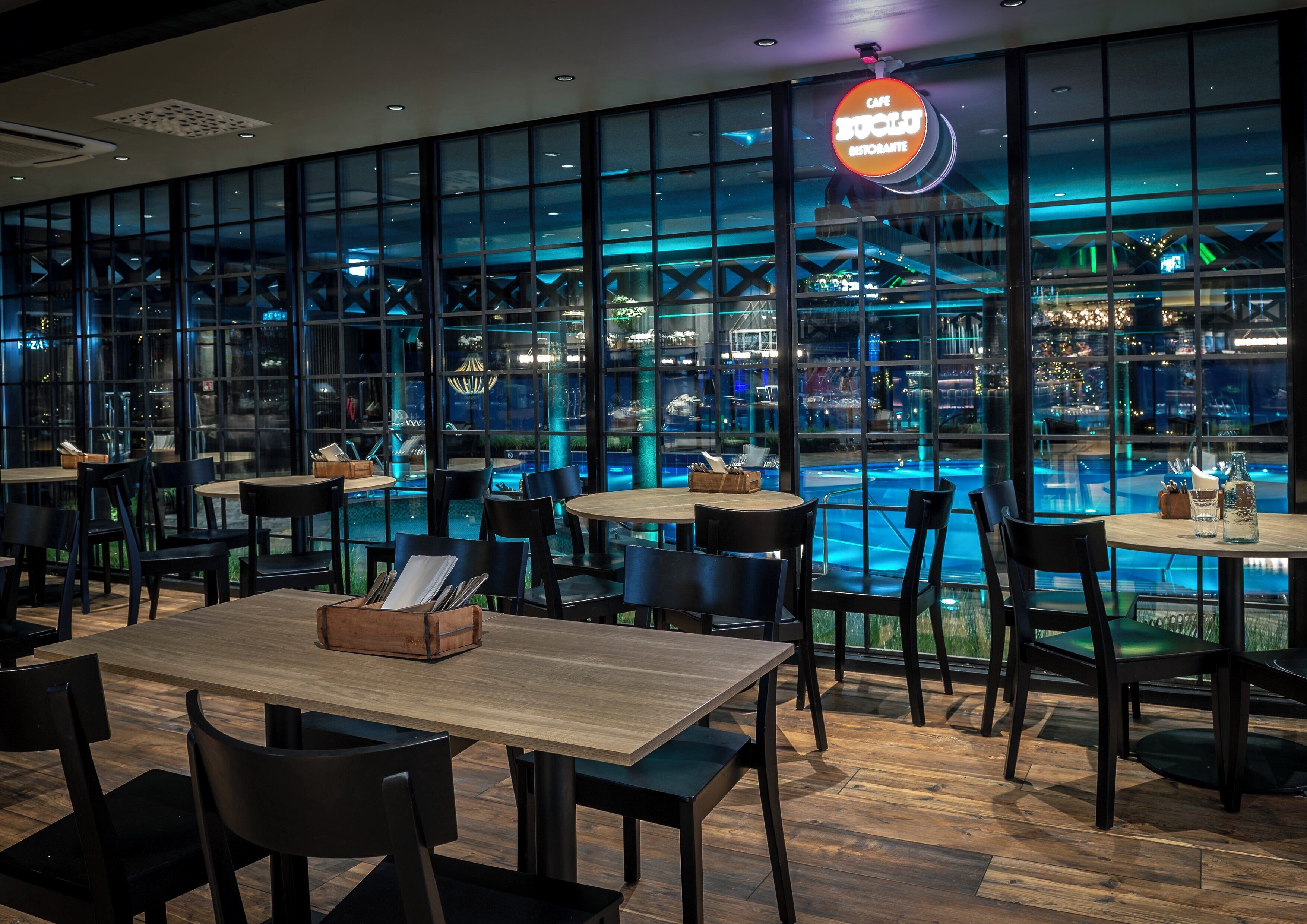 3 restaurants, breakfast, lunch, dinner served; italian cuisine