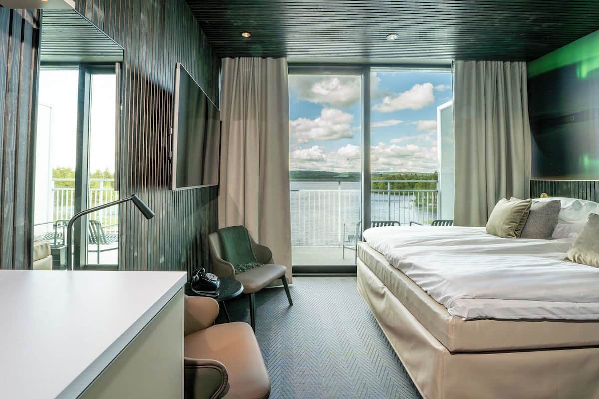 Superior Room, 1 Queen Bed | Desk, free cots/infant beds, free WiFi, bed sheets