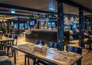 3 restaurants; breakfast, lunch, and dinner served - Break Sokos Hotel Bomba (Nurmes)
