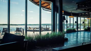 Sauna, hot tub, steam room