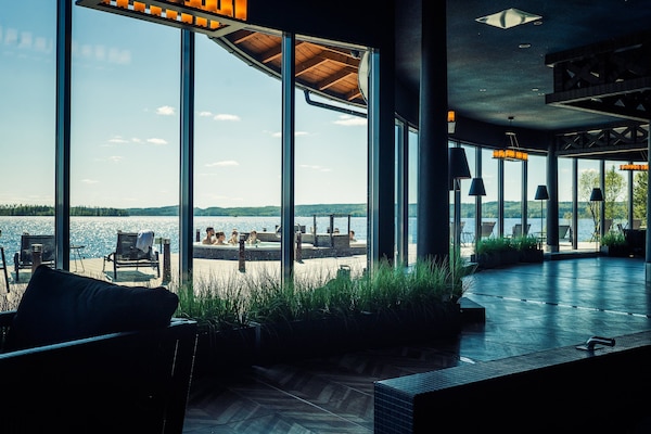 ساونا، حوض استحمام ساخن، غرفة بخار