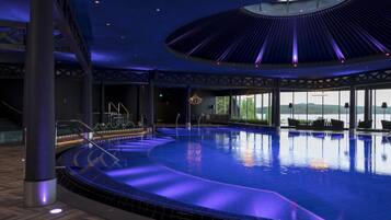 Hồ bơi trong nhà