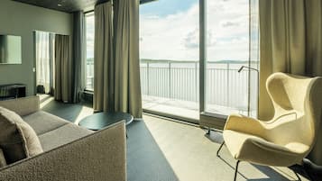 Schreibtisch, kostenlose Babybetten, kostenloses WLAN, Bettwäsche