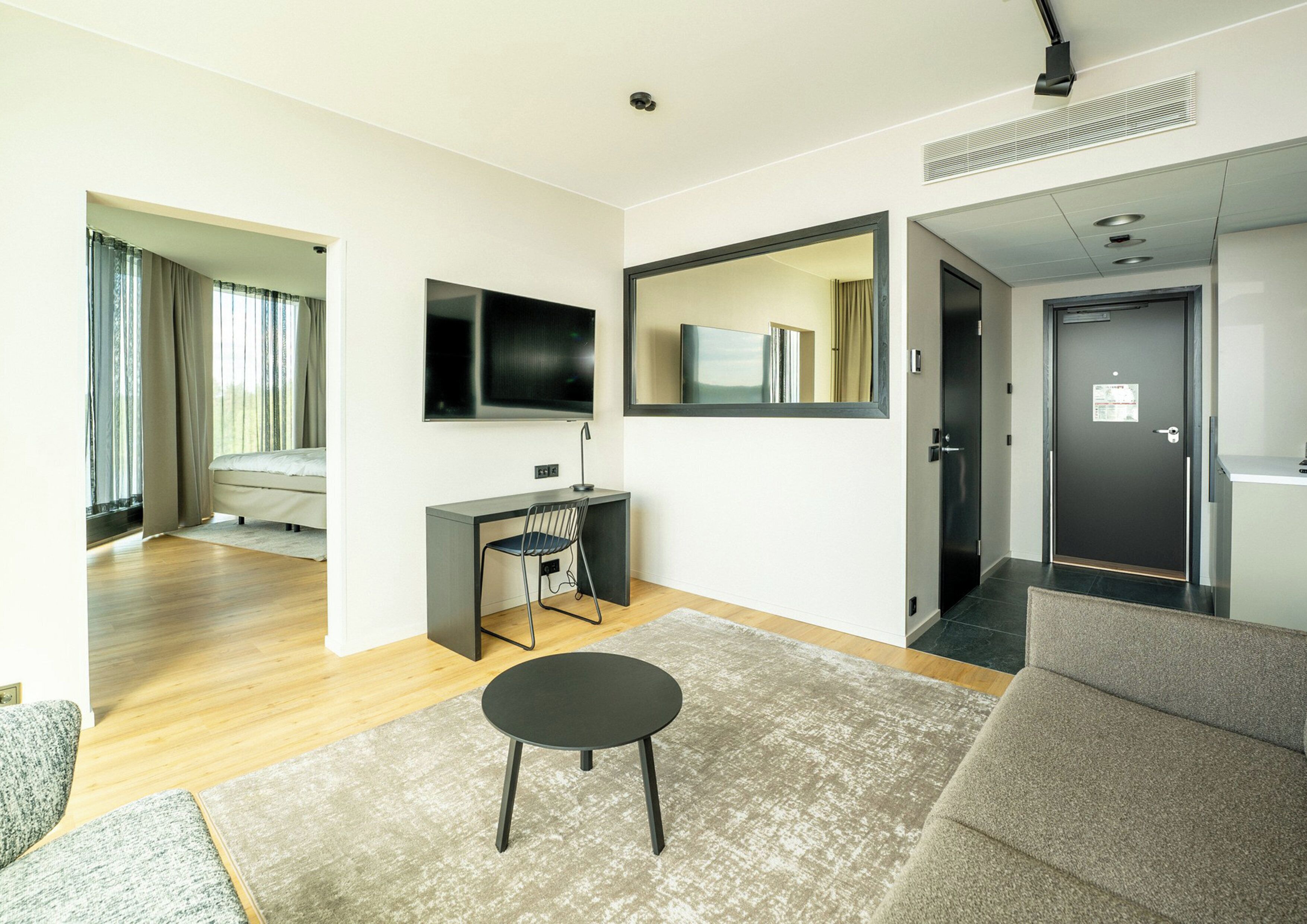 desk, free cots/infant beds, free wifi, bed sheets