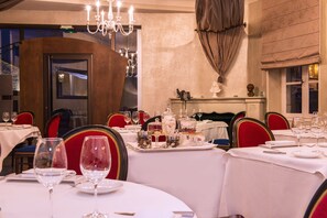 Breakfast, lunch, dinner served; French cuisine  - Carrion Cuisine Hôtel & Spa (Vire)