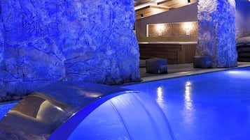 3 piscines couvertes, 2 piscines extérieures