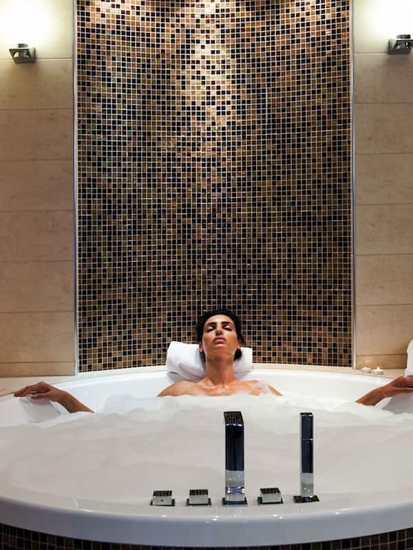 Honeymoon-Suite, 1 Doppelbett, Whirlpool, Bergblick | Badezimmer | Kostenlose Toilettenartikel, Haartrockner, Handtücher, Seife