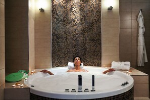 Honeymoon Suite, 1 Double Bed, Hot Tub, Mountain View | Bathroom | Free toiletries, hair dryer, towels, soap