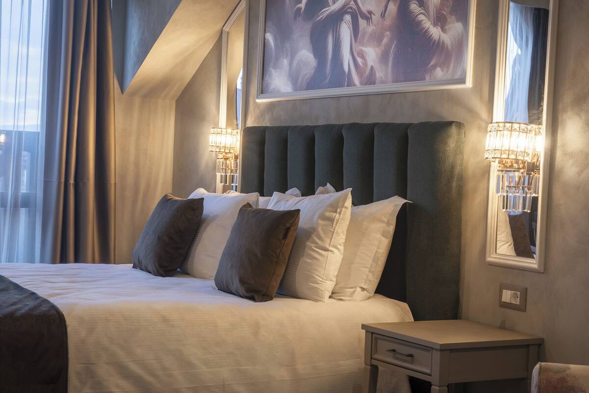 Deluxe-rum - utsikt mot bergen | Sängtillbehör av högsta kvalitet och minibar
