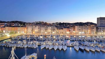 Camera Standard, 1 letto matrimoniale | Biancheria da letto di alta qualità, minibar, una cassaforte in camera