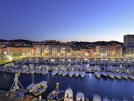 Standard Room, 1 Double Bed | Premium bedding, minibar, in-room safe, desk