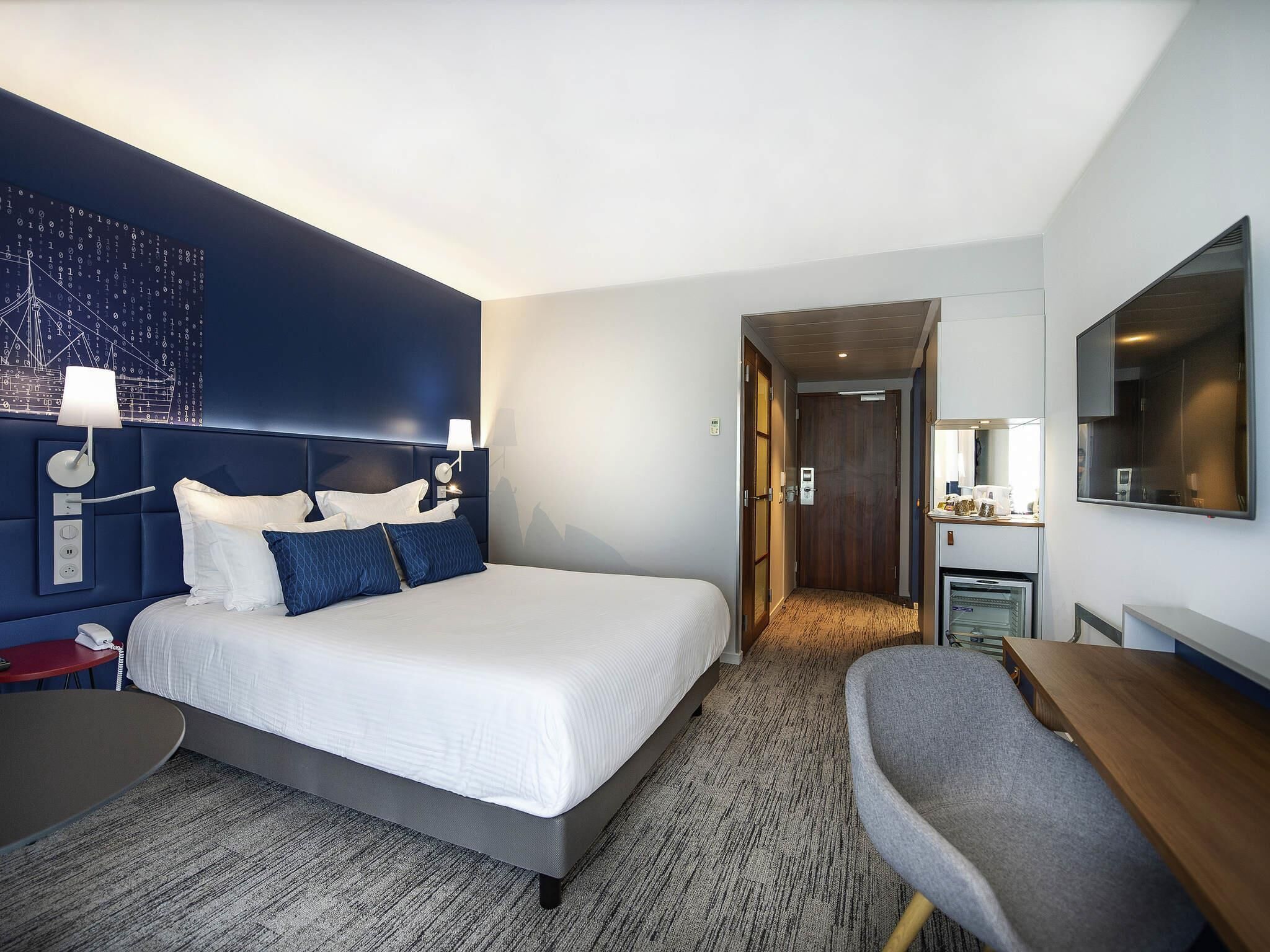 Premium bedding, minibar, in-room safe, desk