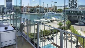 Privilege, Chambre, 1 lit double, terrasse, vue mer | Literie de qualité supérieure, minibar, coffres-forts dans les chambres