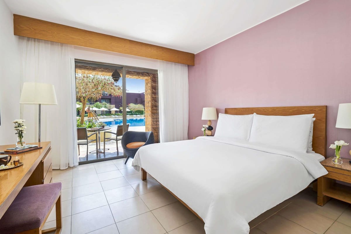 1 bedroom, down duvets, pillow-top beds, free minibar items