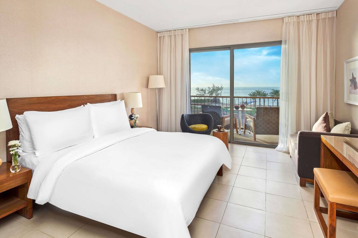 Down duvets, pillow-top beds, free minibar items, in-room safe