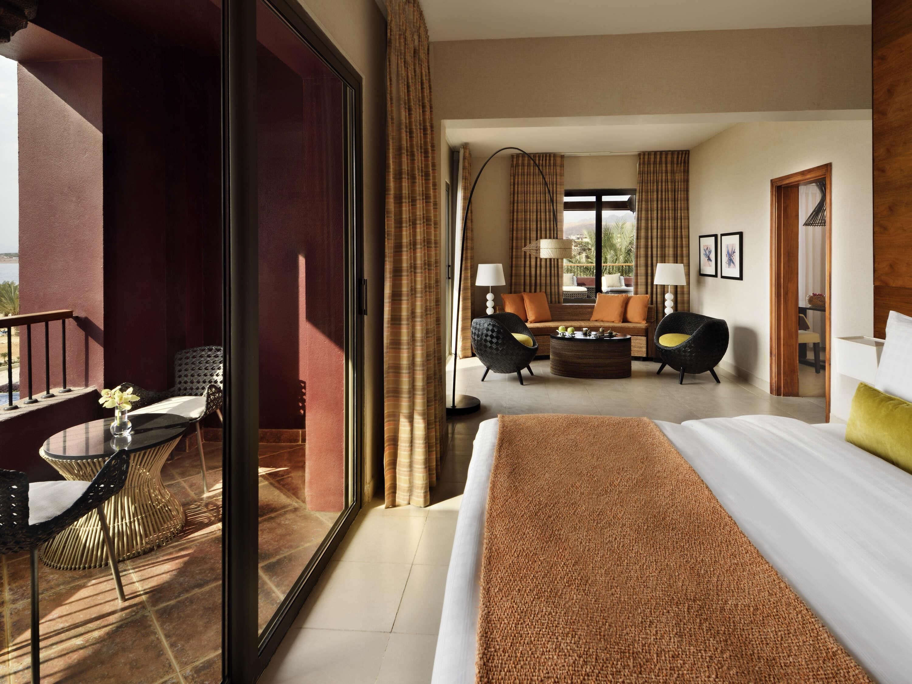 Edredón, camas con pillow-top y artículos del minibar gratis 