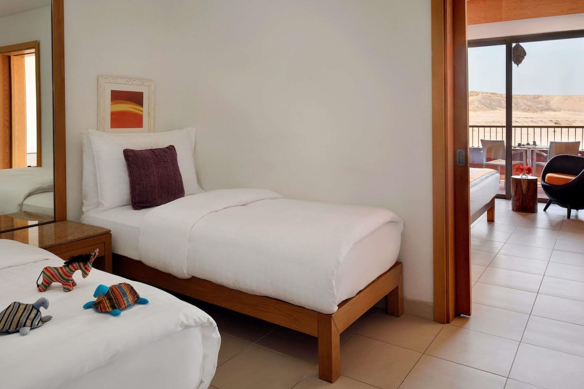 1 bedroom, down duvets, pillow-top beds, free minibar items