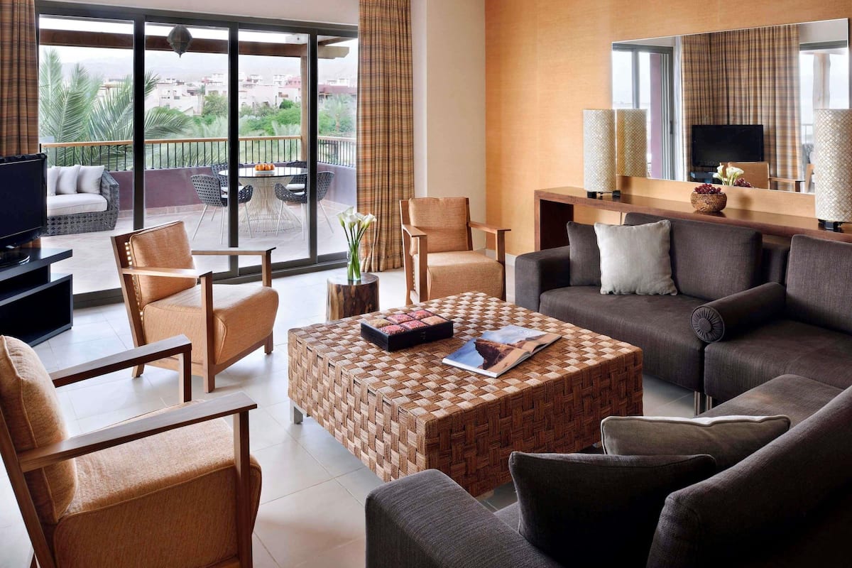 Down comforters, pillowtop beds, free minibar items, in-room safe
