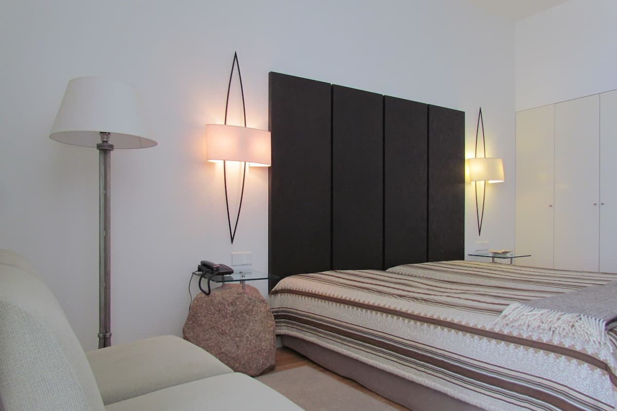 Minibar, desk, soundproofing, free WiFi