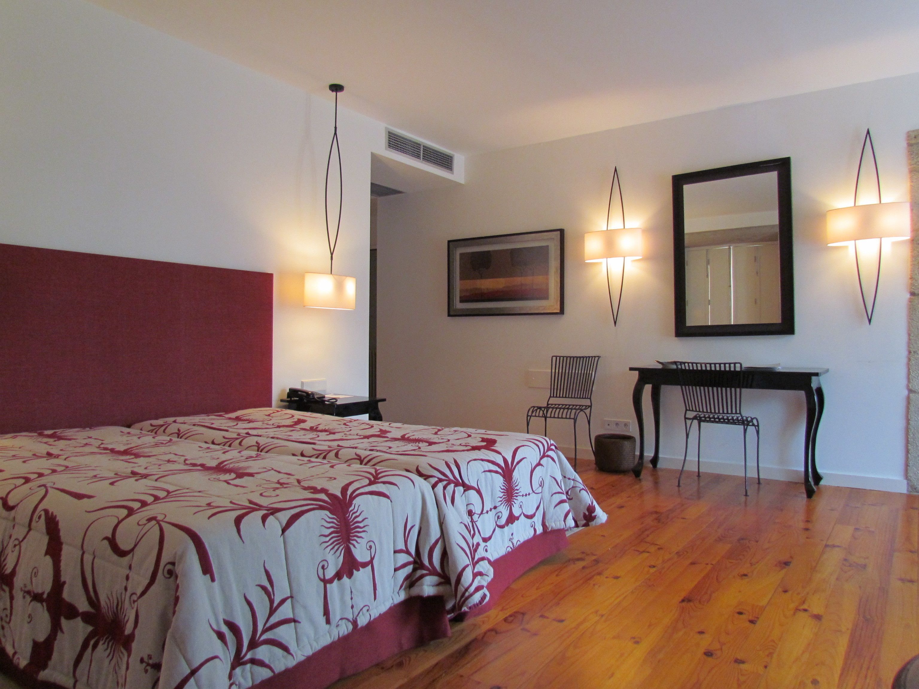 Deluxe Suite | Minibar, desk, soundproofing, free WiFi