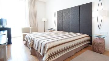 Een minibar, een bureau, geluiddichte muren, gratis wifi