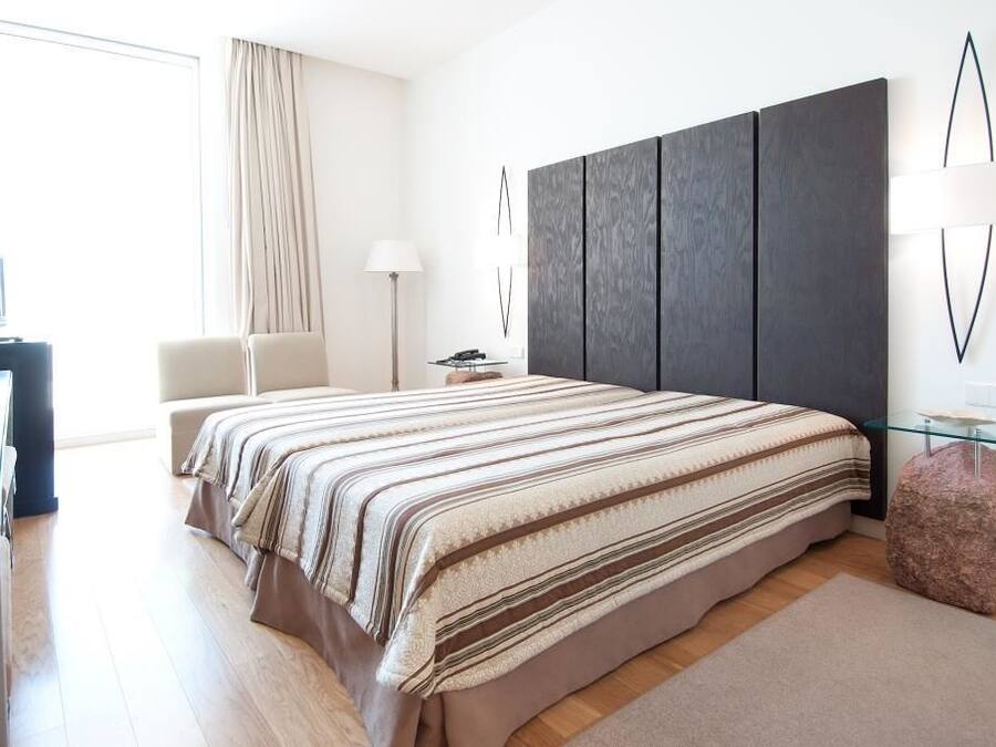 Minibar, skrivebord, lydisolert og wi-fi (inkludert)