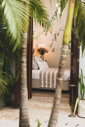 Standard Double Room | Egyptian cotton sheets, hypo-allergenic bedding, down comforters - Casa del Arzobispado Hotel (Cartagena)