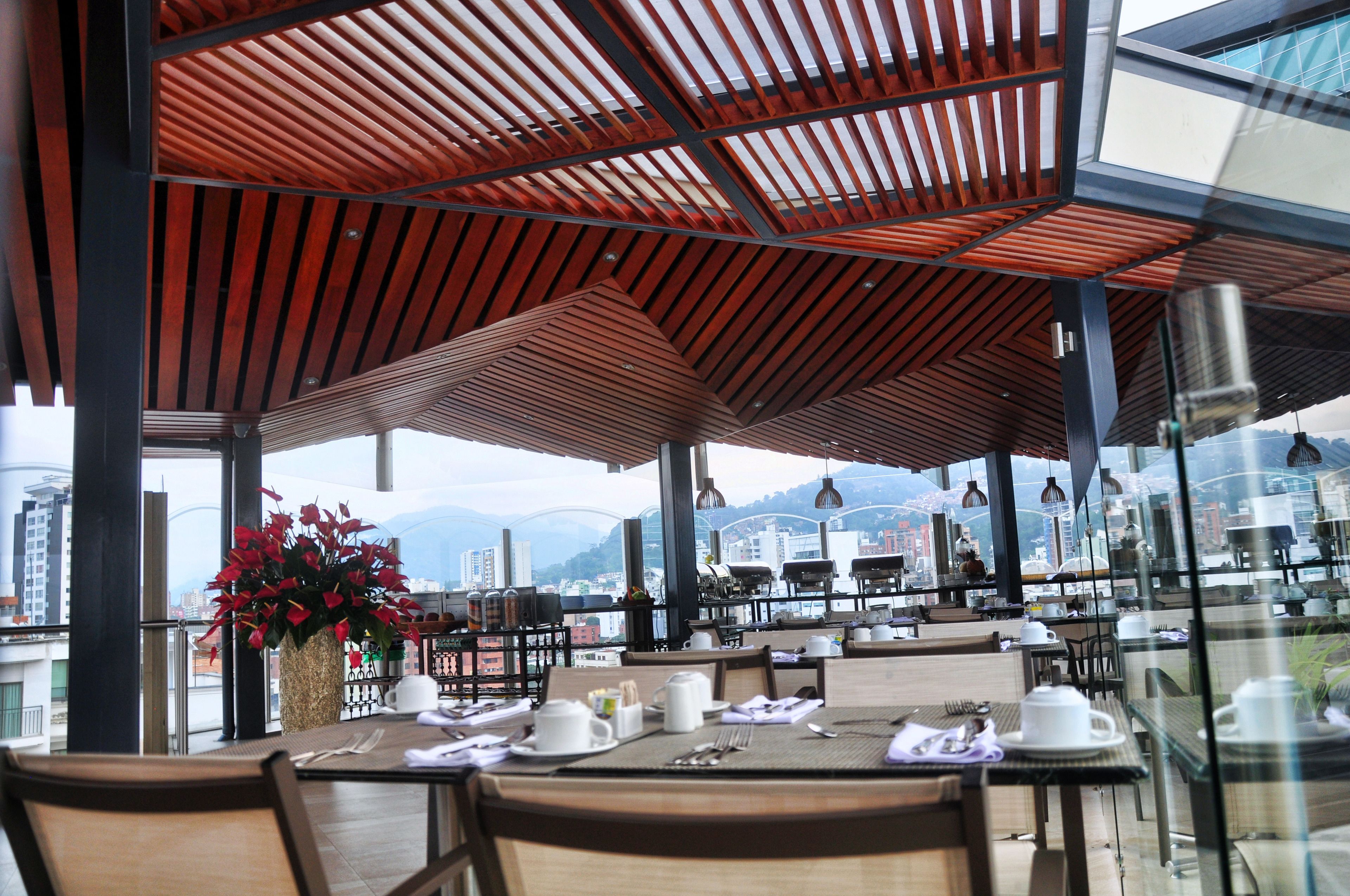 2 restaurants, breakfast, lunch served; local and international cuisine