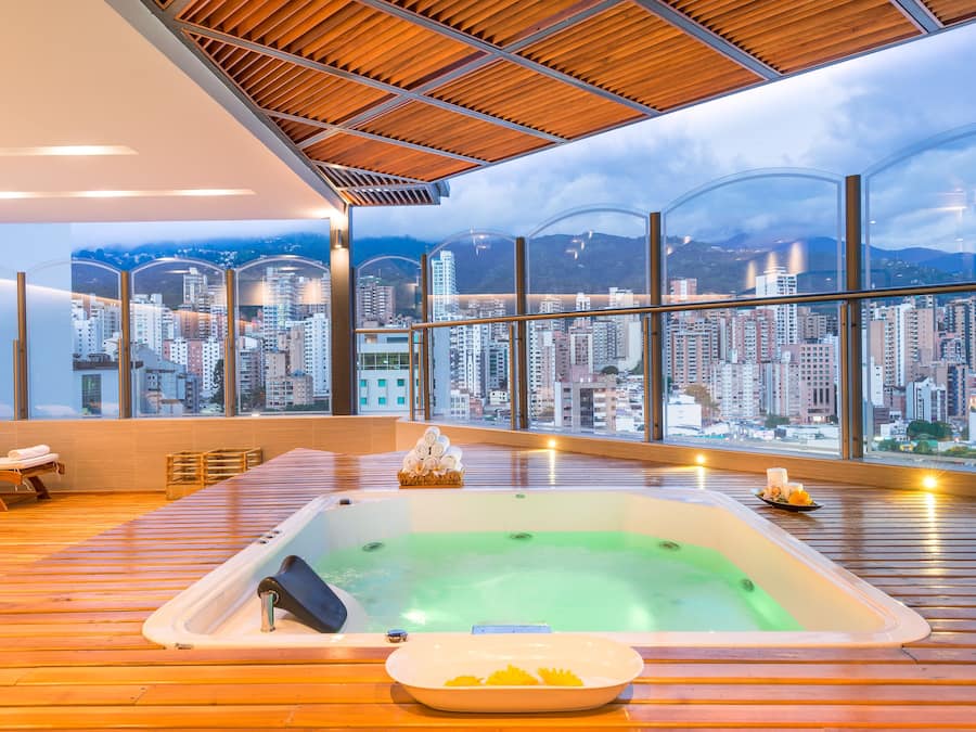 Indoor spa tub