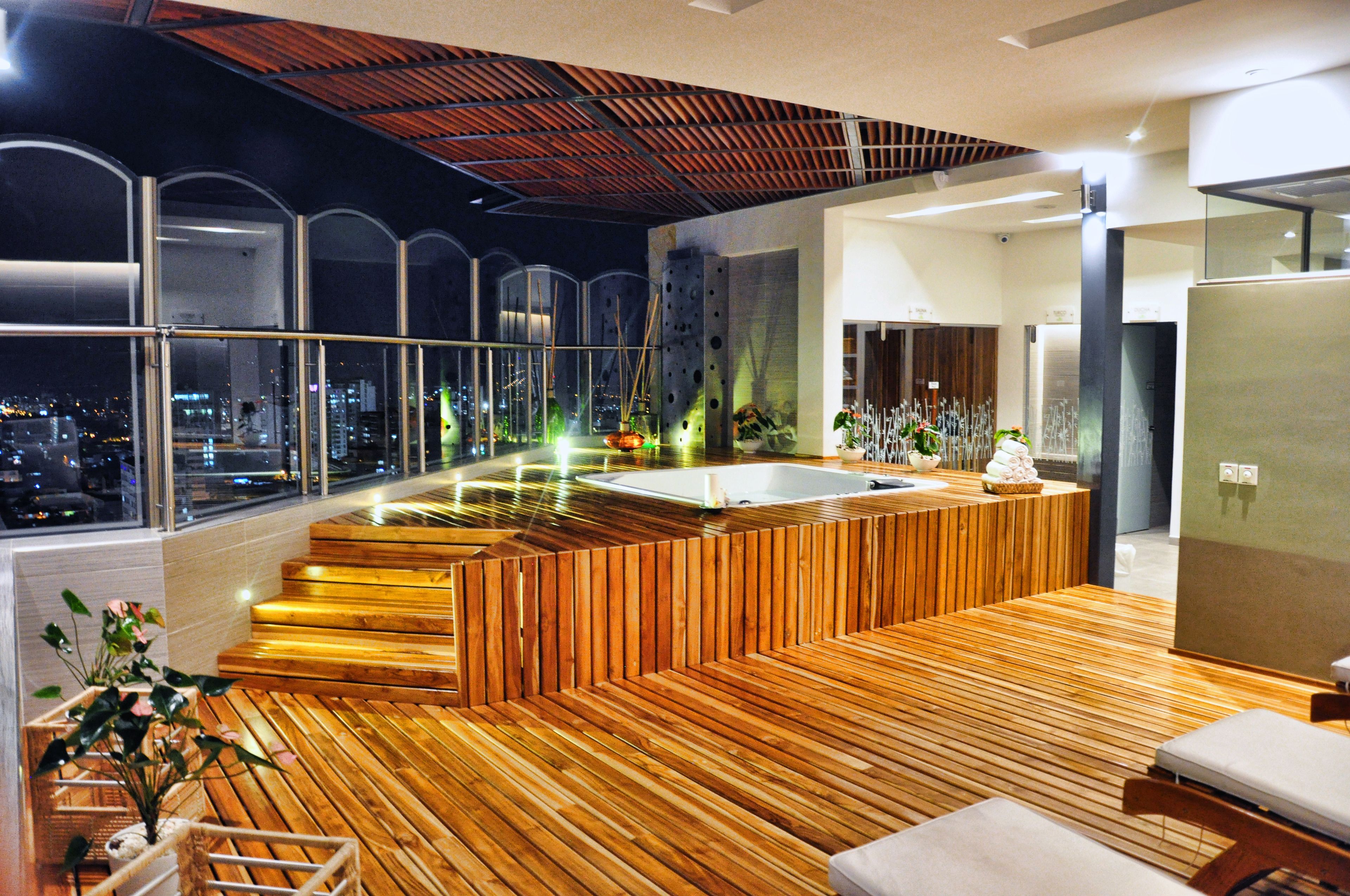 couples treatment room(s), sauna, hot tub, steam room, body treatments