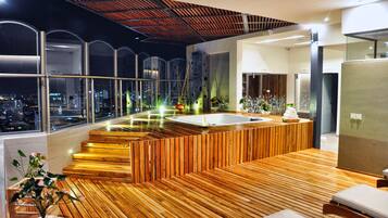 Salas de tratamientos para parejas, sauna, bañera de hidromasaje
