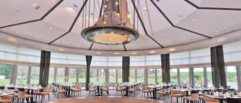 2 restaurants, lunch, dinner served; German cuisine