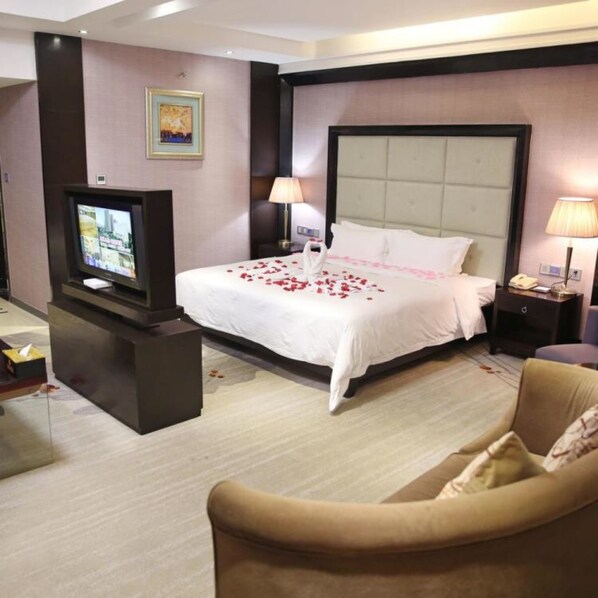 行政大床房 | 客房內保險箱、遮光布/窗簾、免費無線上網、床單