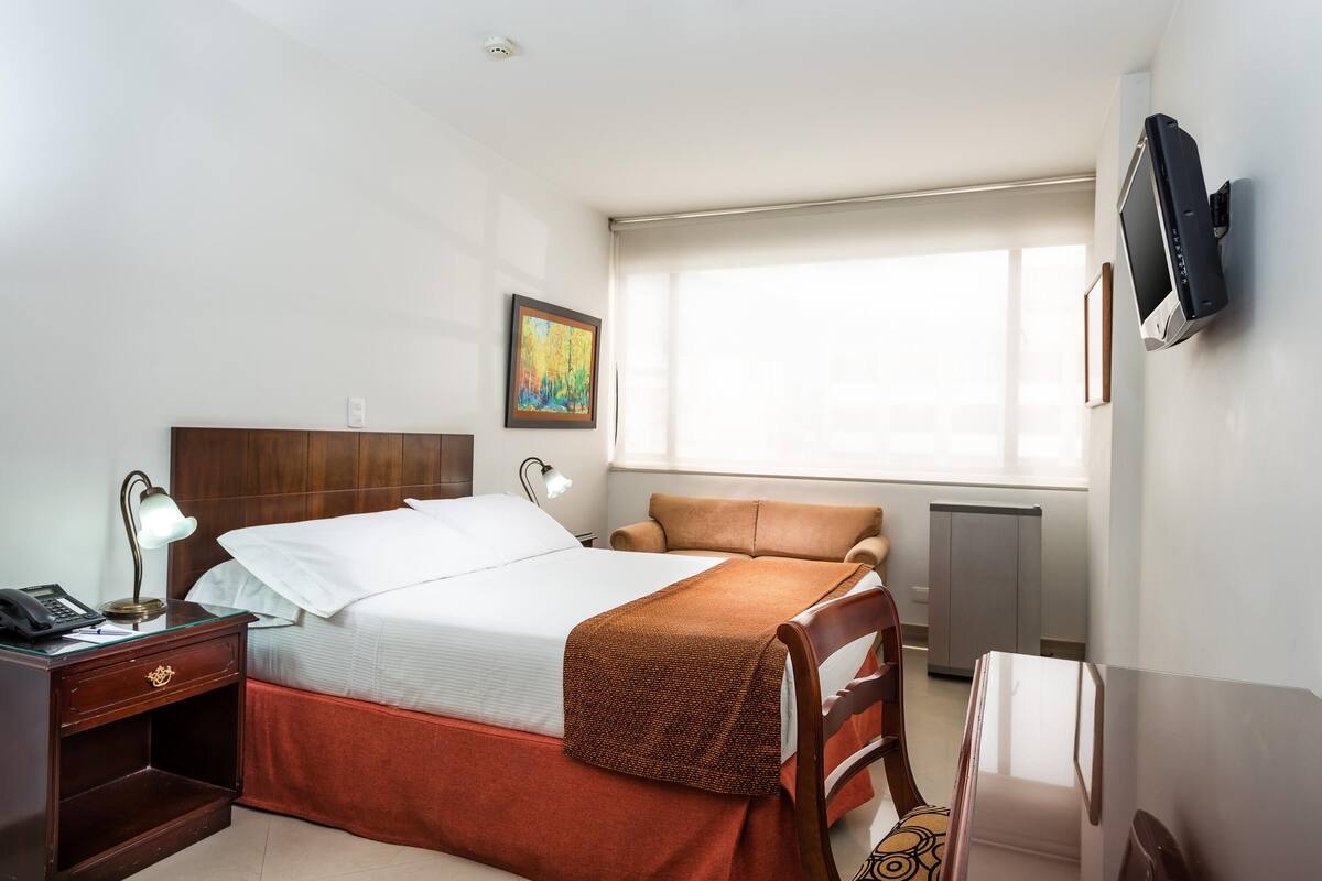 Ropa de cama de alta calidad y minibar 