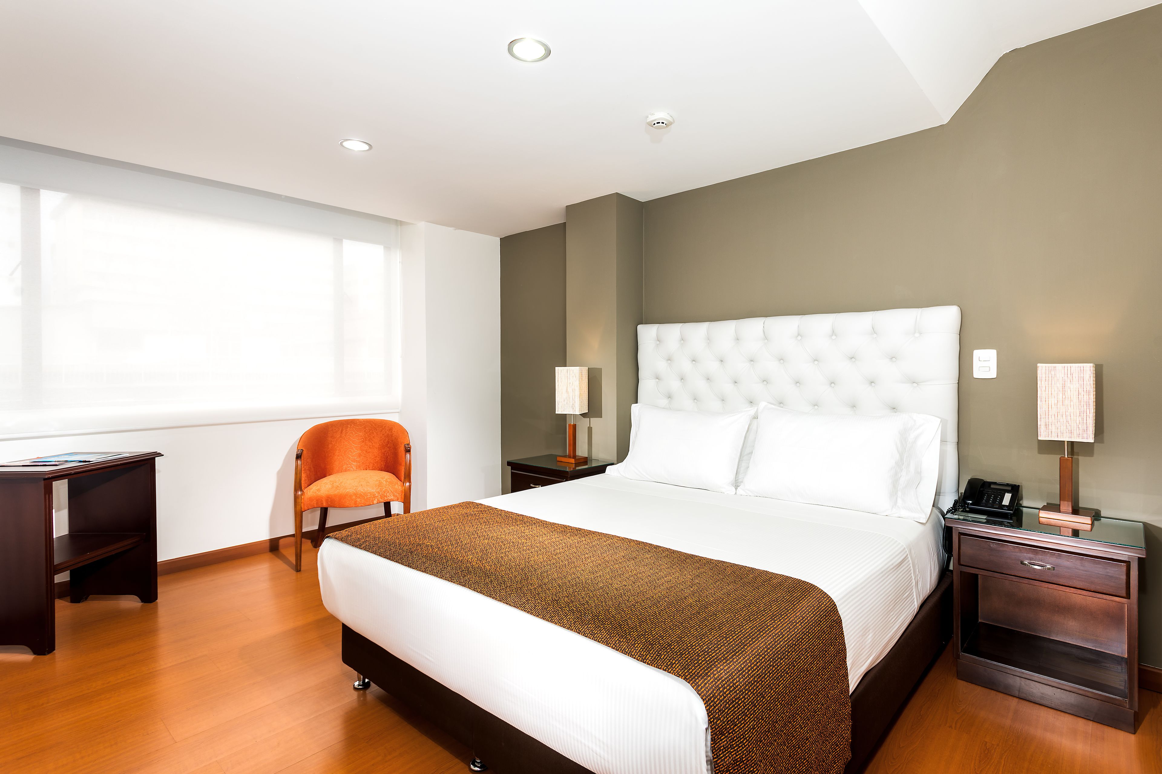junior suite, 1 queen bed with sofa bed | 1 bedroom, premium bedding, minibar, in-room safe