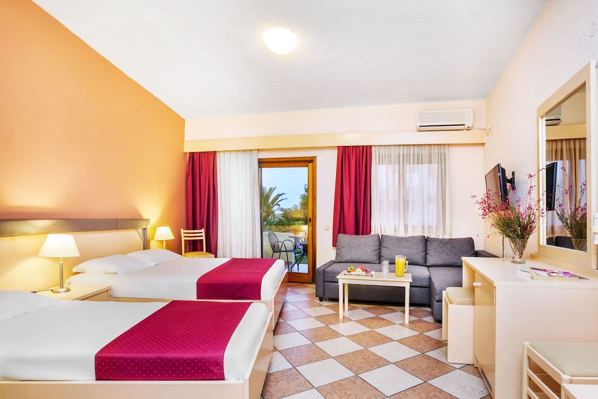 1 bedroom, in-room safe, iron/ironing board, free WiFi