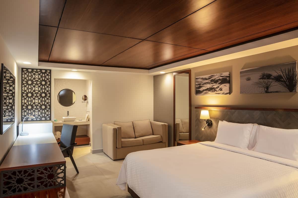 Deluxe Room, 1 King Bed | Premium bedding, down duvets, in-room safe, desk