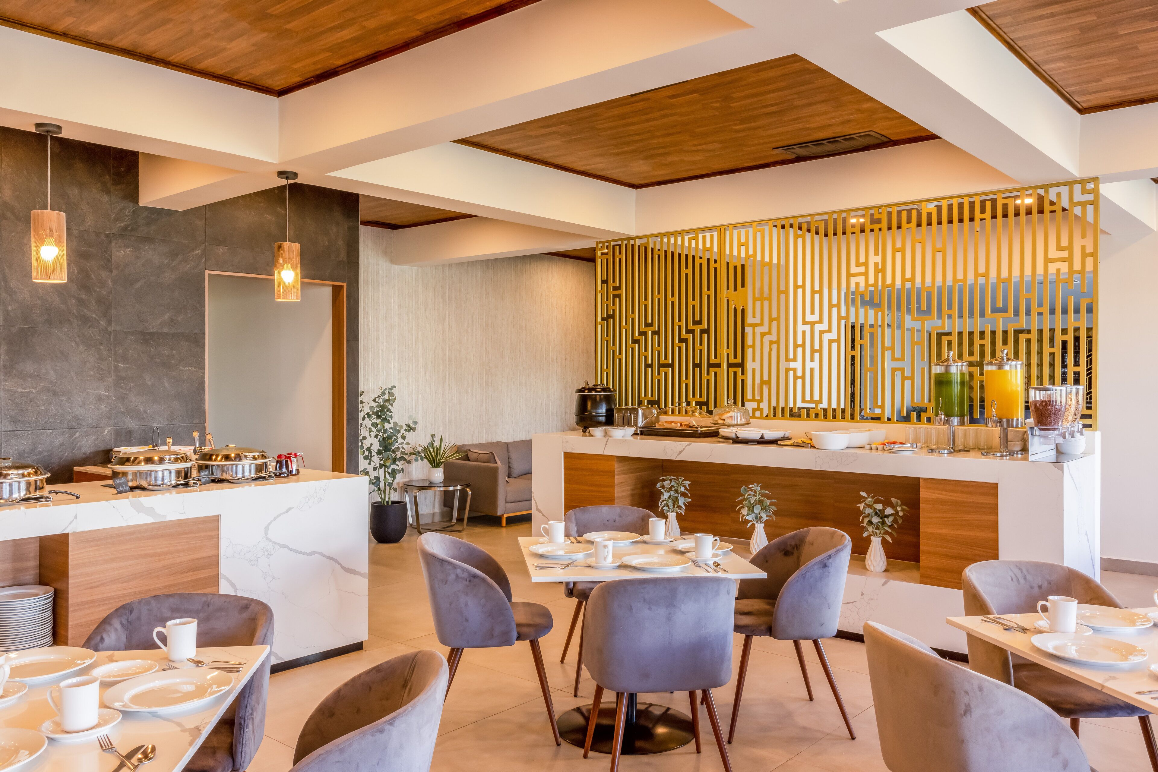 breakfast, dinner served; mexican cuisine, pool views