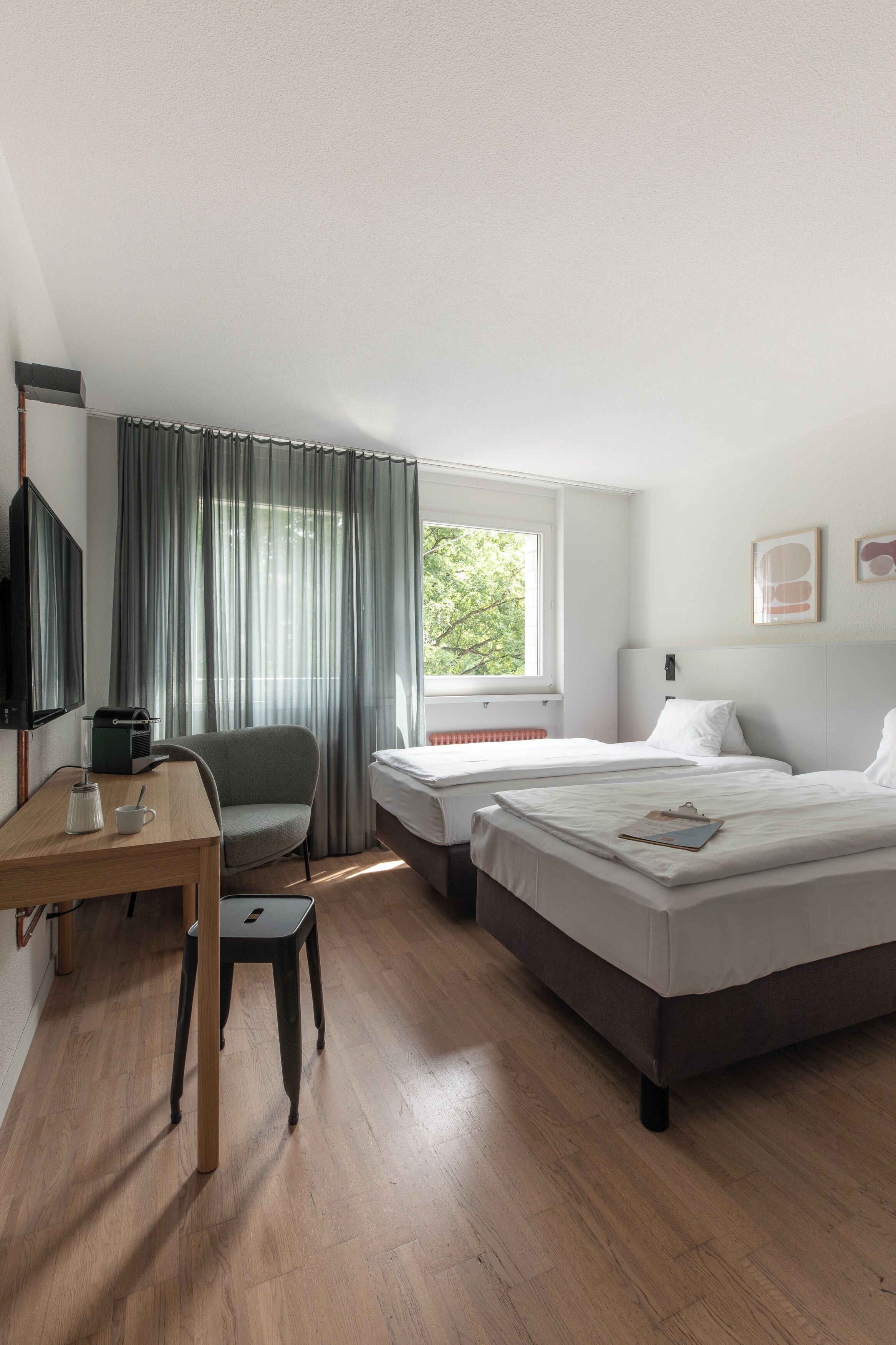 twin room, 2 single beds, non smoking | 1 bedroom, hypo-allergenic bedding, in-room safe, soundproofing