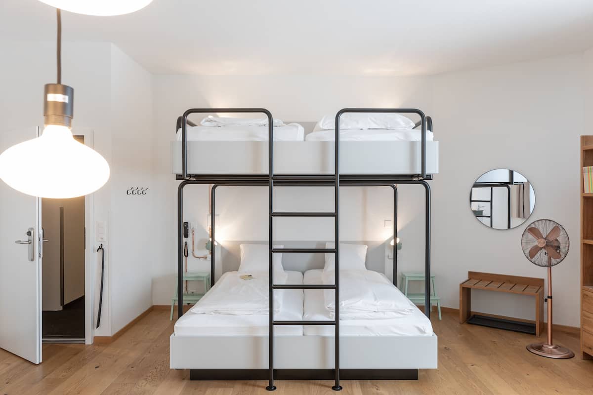 family room xl with kitchen | 1 bedroom, hypo-allergenic bedding, in-room safe, soundproofing