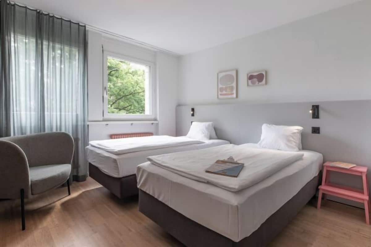 Hypo-allergenic bedding, in-room safe, soundproofing, free WiFi