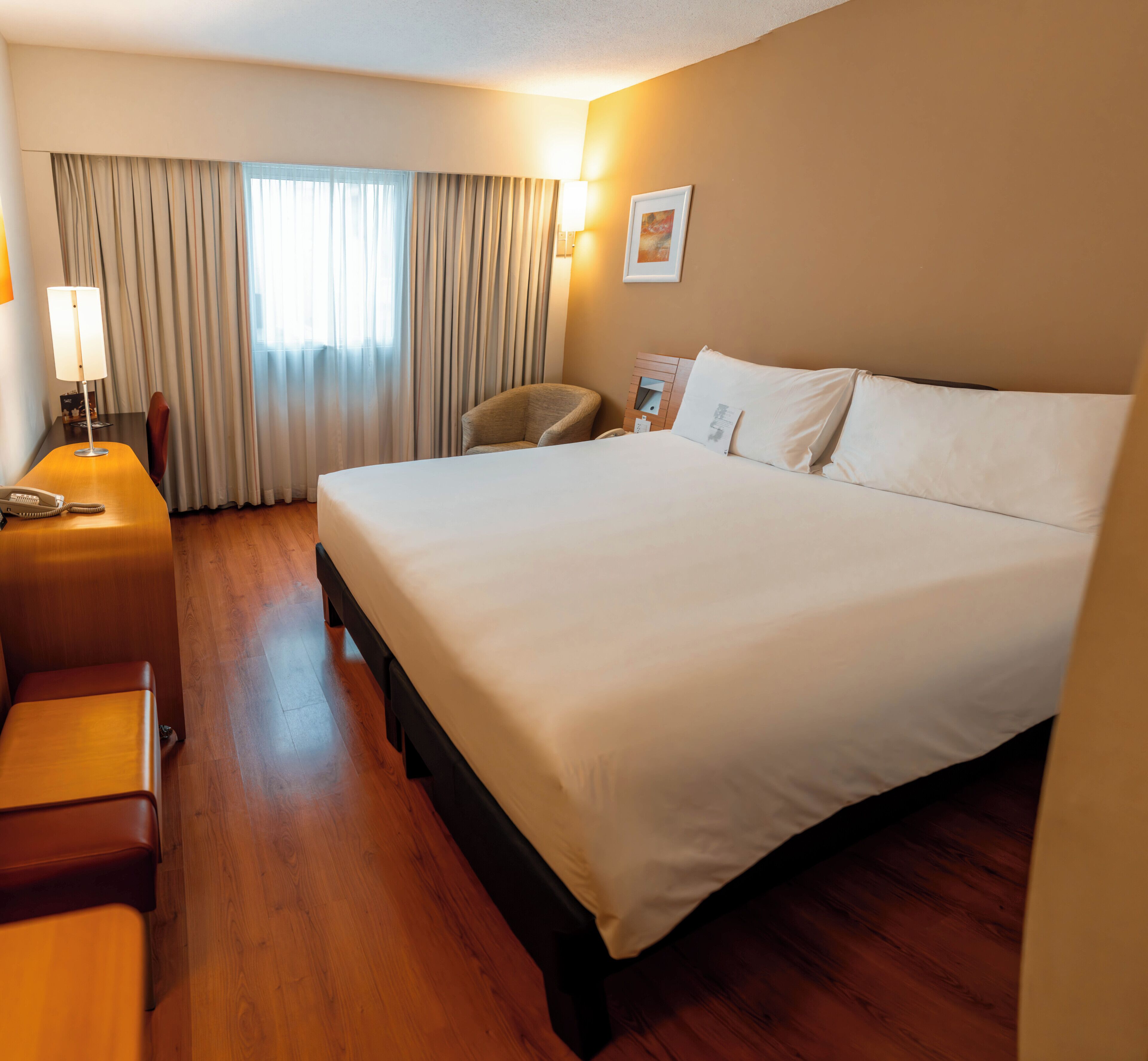 Standard Room, 1 King Bed, Mobility Accessible | Minibar, in-room safe, desk, blackout drapes