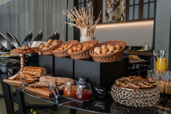 Se sirven desayunos, almuerzos, cenas y cocina internacional