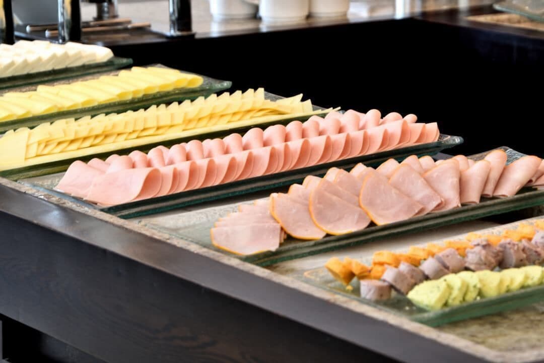 daily buffet breakfast (pen 76 per person)