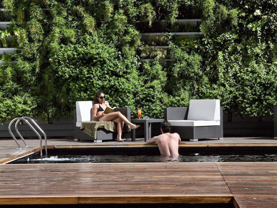 Una piscina al aire libre de temporada (de 10:00 a 19:00), tumbonas