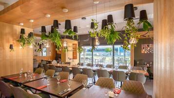 Breakfast, lunch, dinner served; garden views