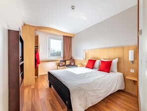 Double Room, 1 Double Bed | Hypo-allergenic bedding, in-room safe, desk, blackout drapes - ibis Plzen (Plzen)